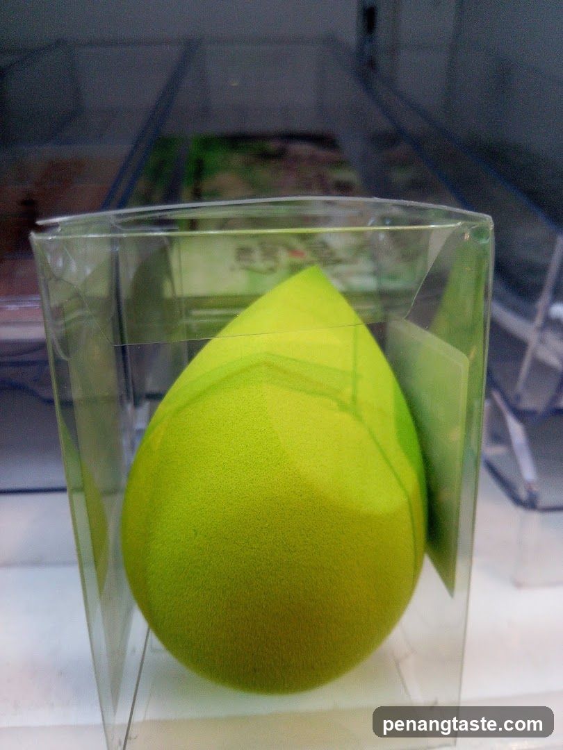 Green Beauty Blender in Packaging