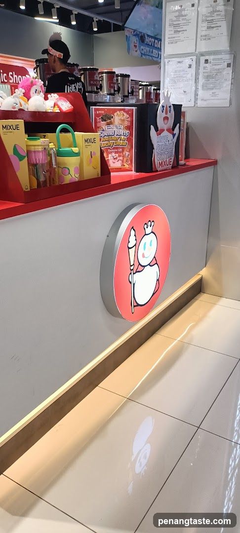 MIXUE Store Interior View