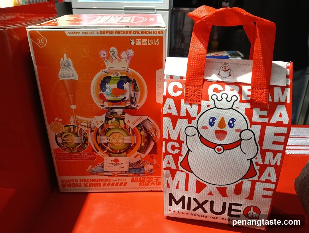 Mixue Ice Cream & Tea Product Display