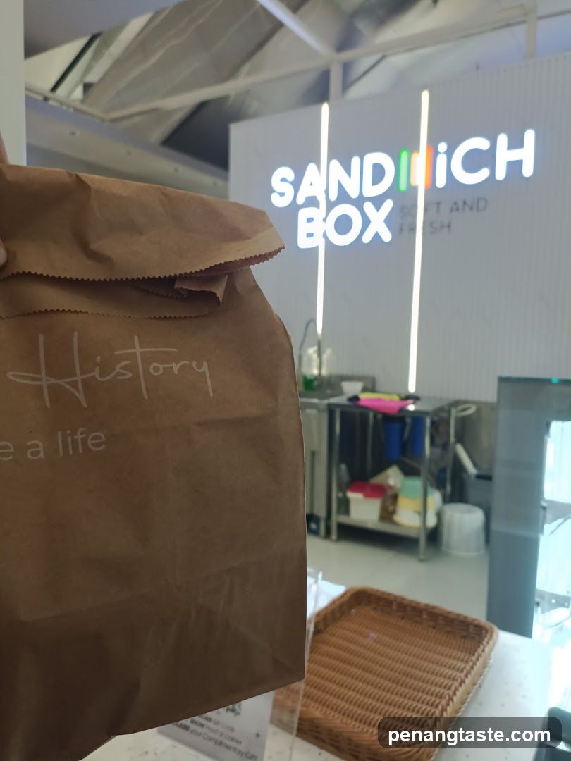 Sandwich Box Interior View