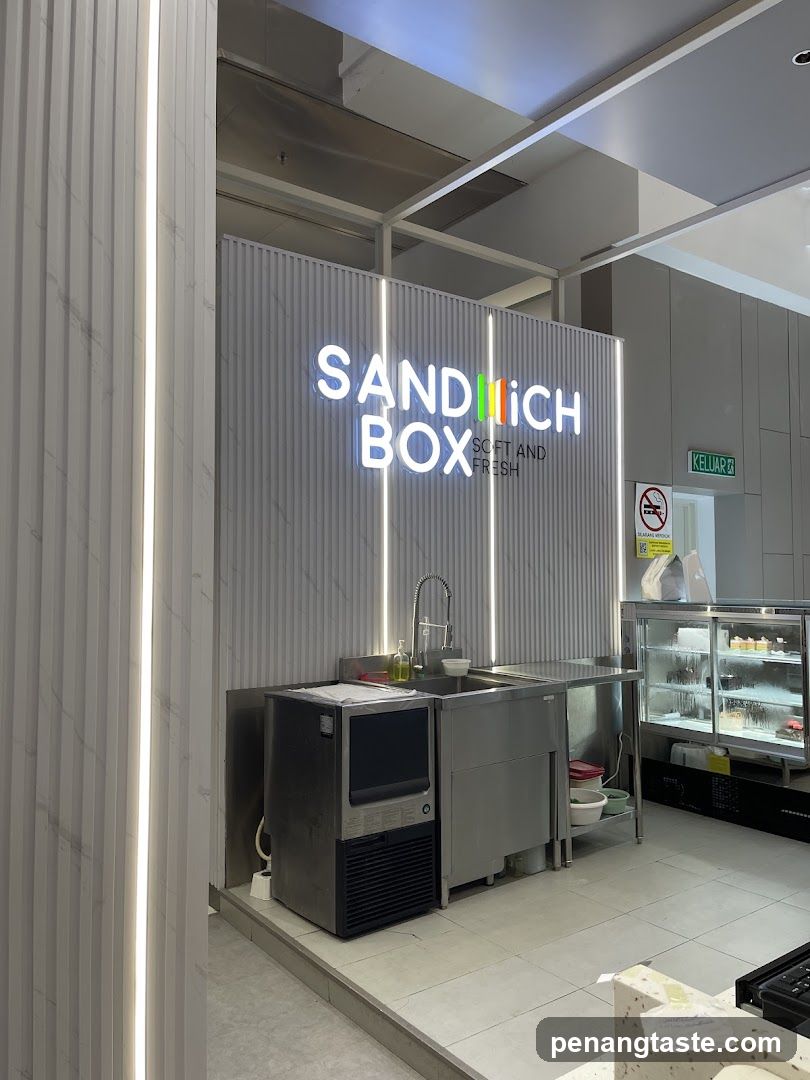 Sandwich Box Interior View