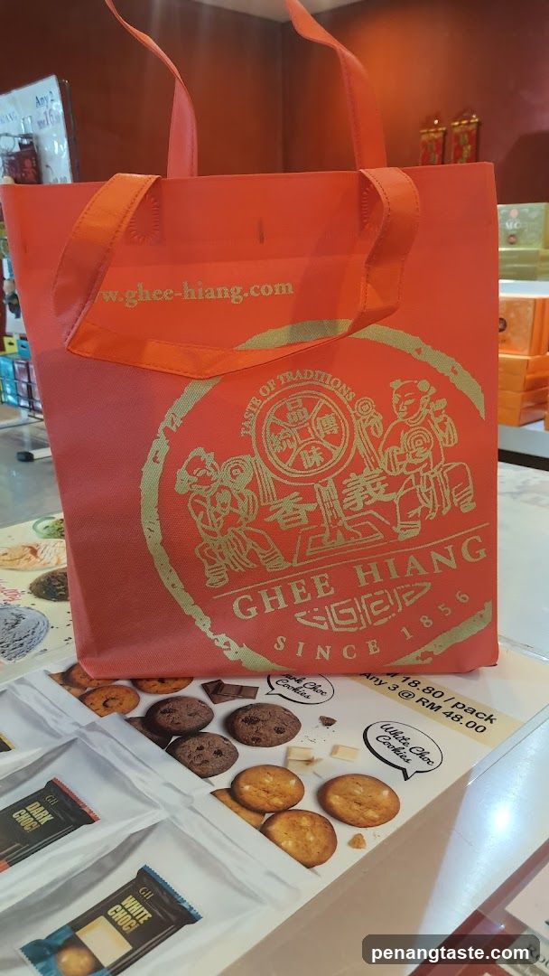 Ghee Hiang Shopping Bag and Product Display