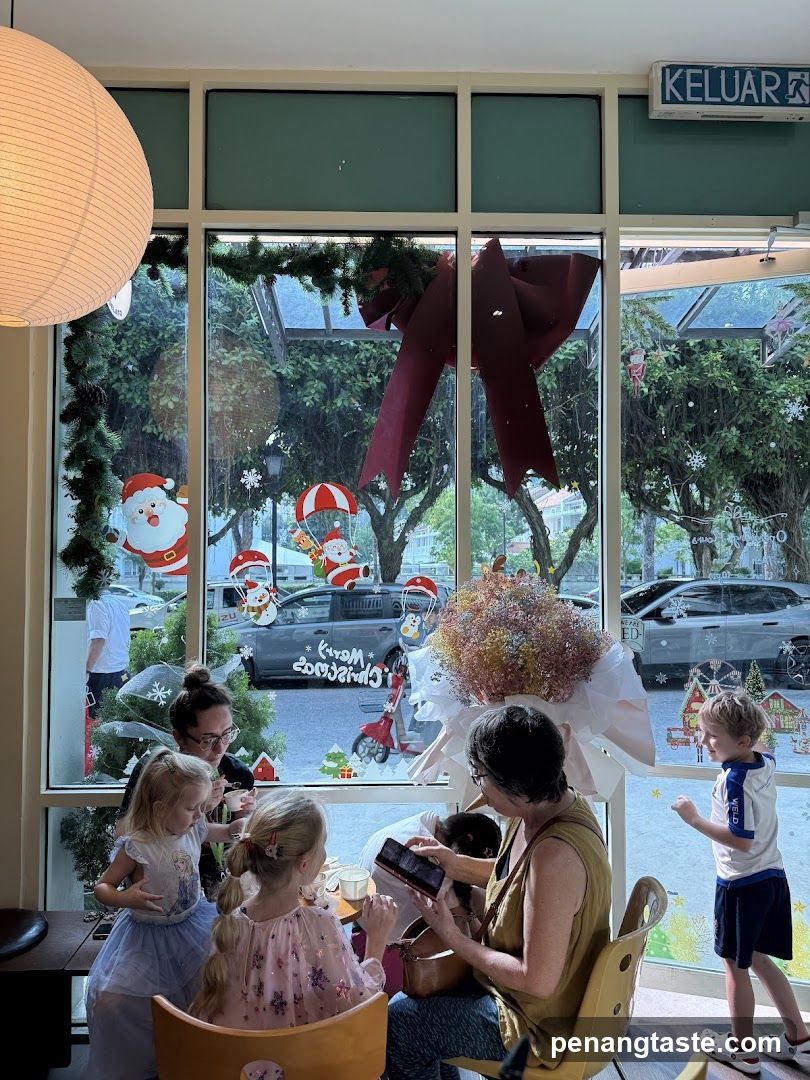 Christmas Scene at Cafe