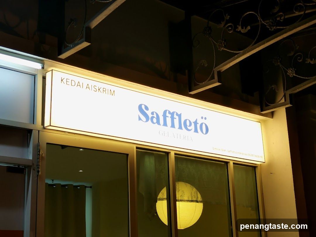 Saffletö Gelateria Exterior