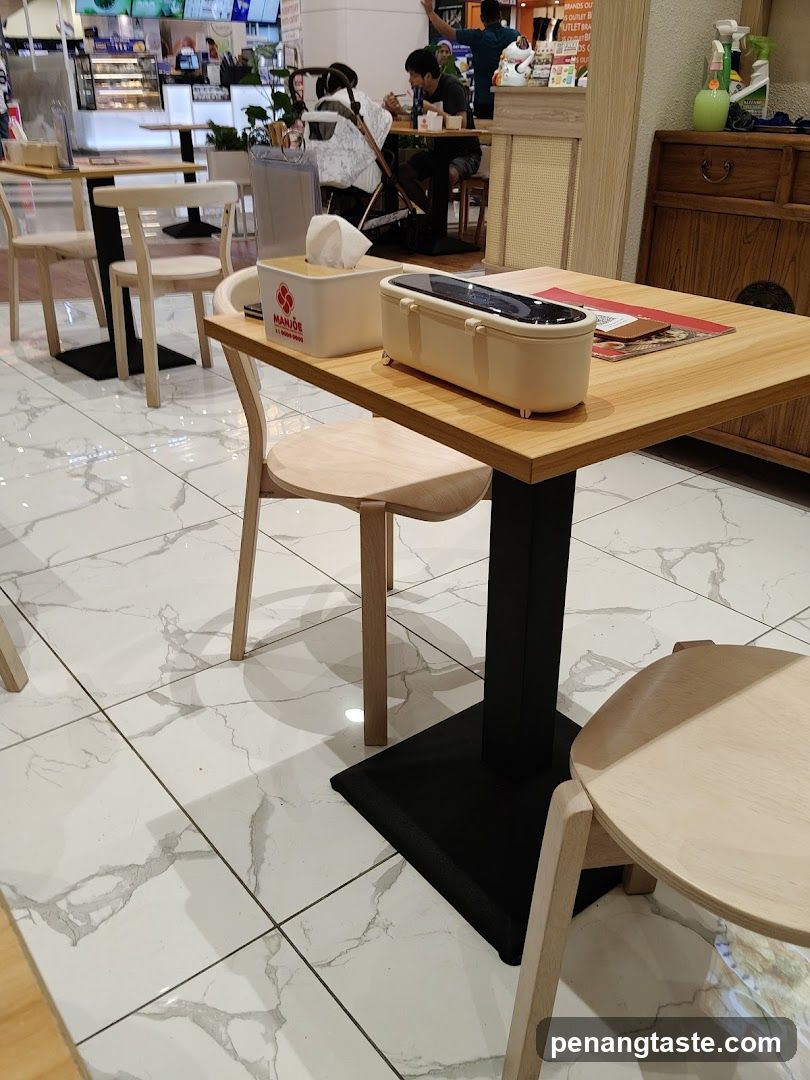 Restaurant Interior Table Setup