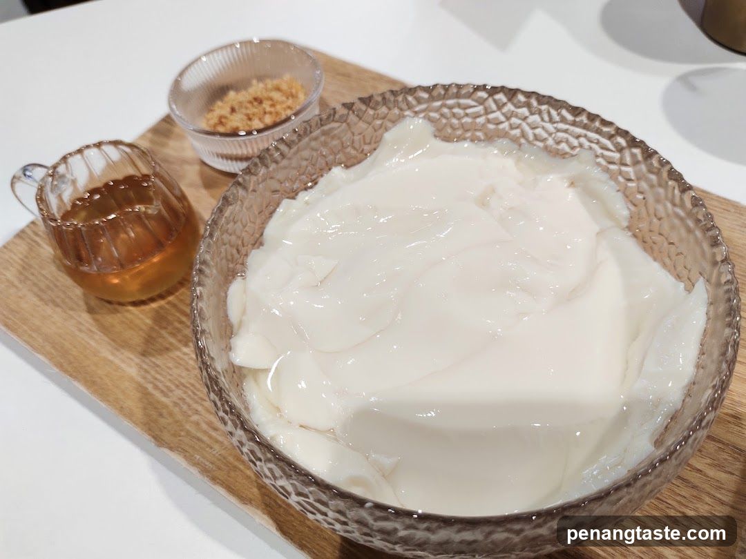 Dessert Bowl with Condiments