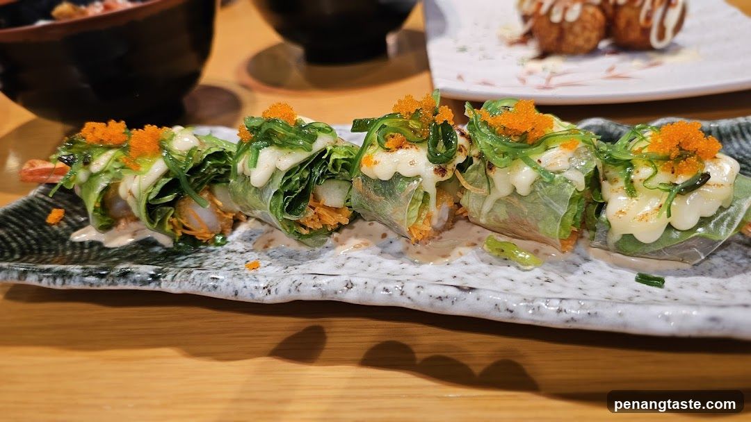 Sushi Rolls with Tuna Roe