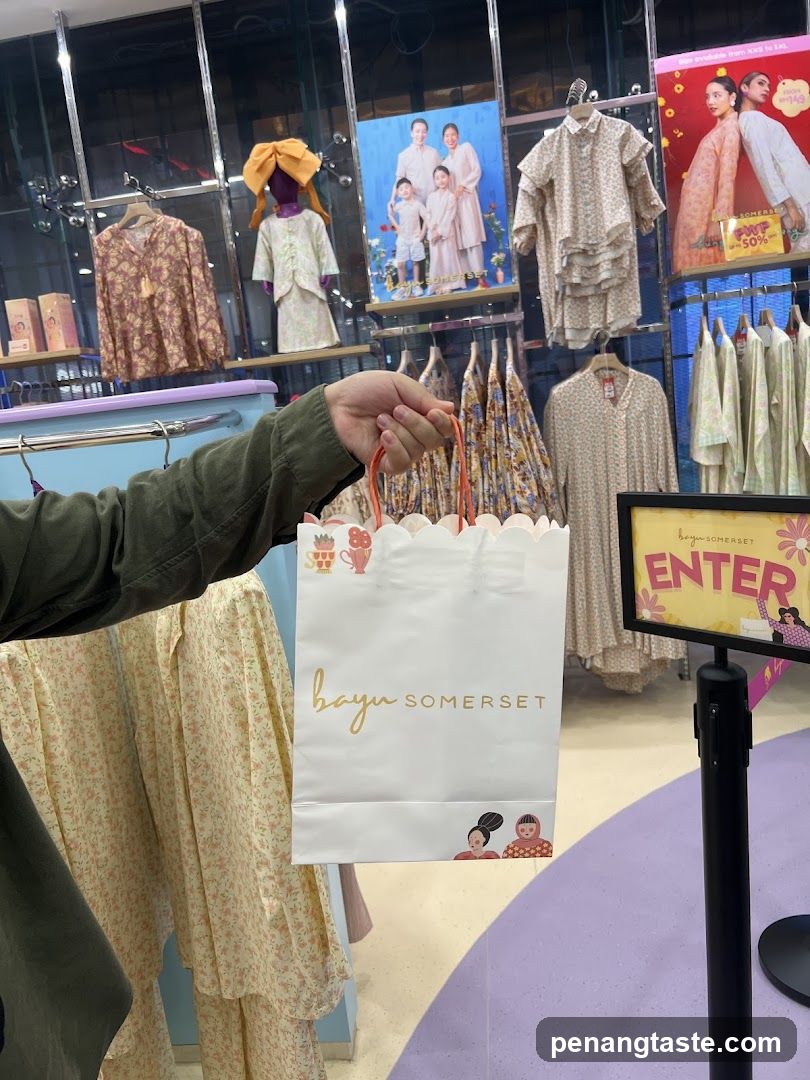 bayu somerset shopping bag in store