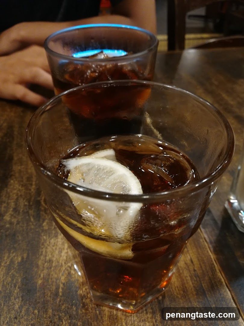 Iced Tea with Lemon Slices