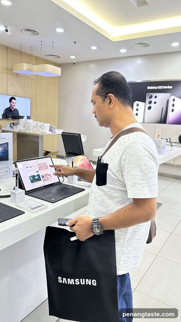 Samsung Store Interior