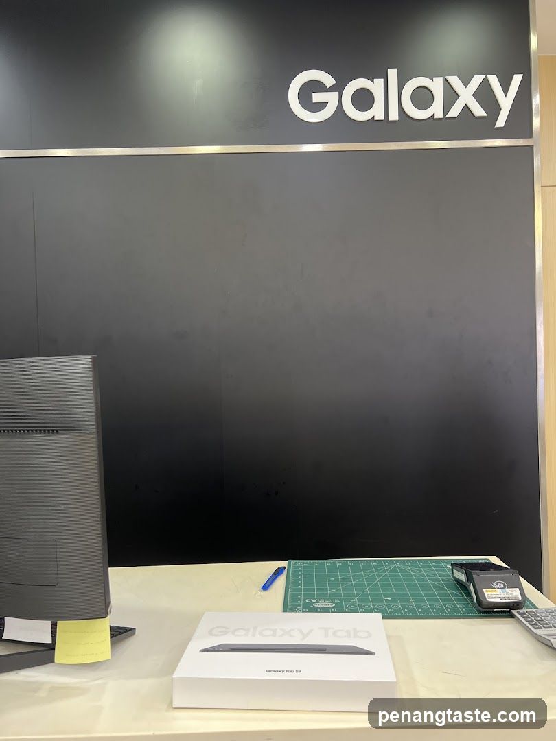 Galaxy Store Interior Display