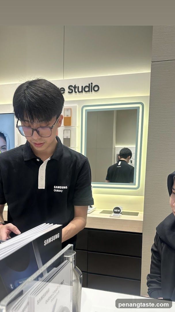Samsung Store Interior