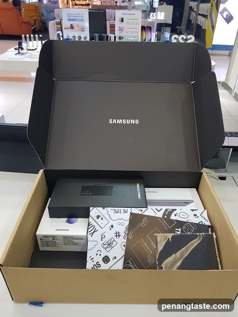 Samsung Product Unboxing in Store