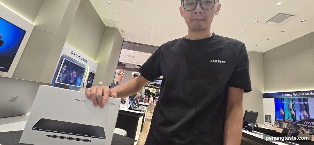 Samsung Store Interior with Product Display