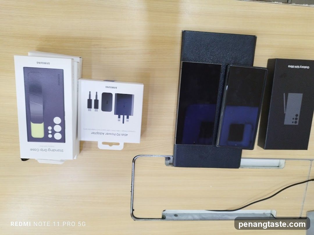 Electronics Accessories Display