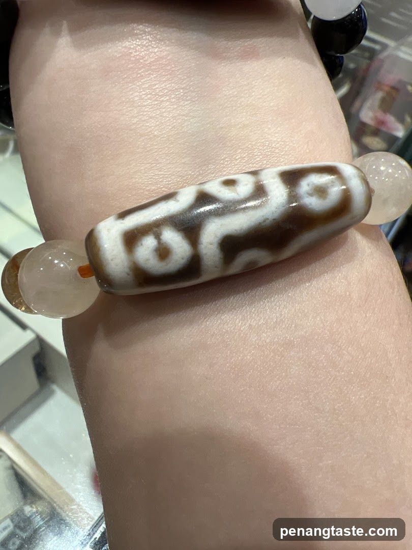 Tian珠 Bracelet on Wrist