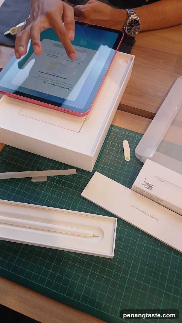 Unboxing an iPad with Apple Pencil