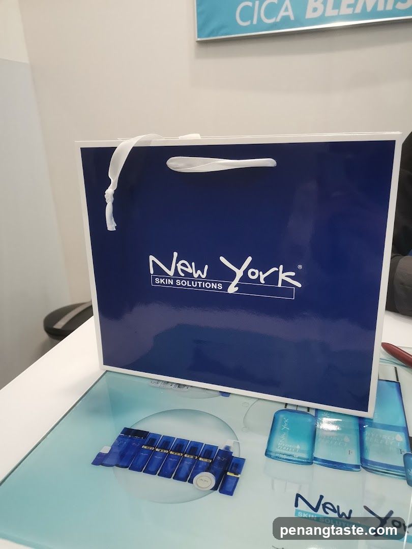 New York Skin Solutions Shopping Bag and Products Display