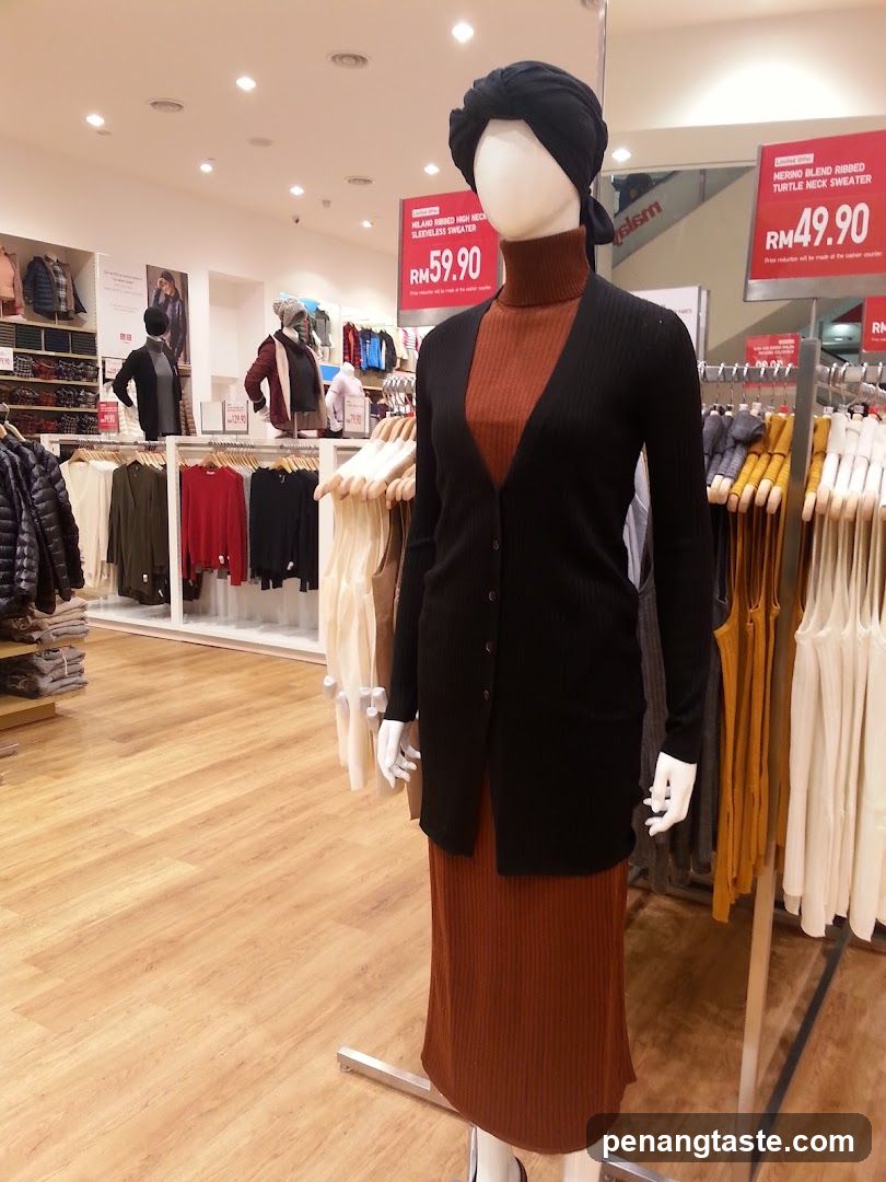 Uniqlo Store Interior Display