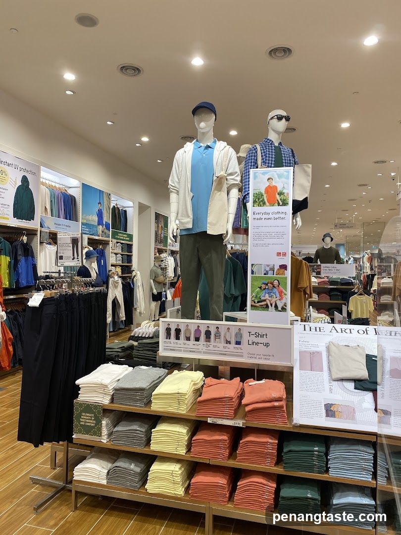 Uniqlo Store Interior Display