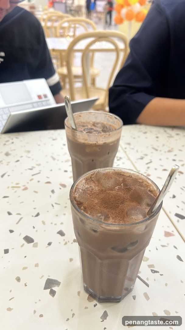 Iced Coffee Drinks at Cafe