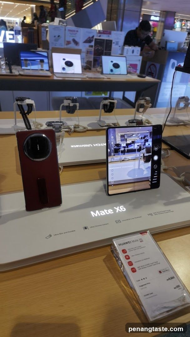 HUAWEI Mate X6 Display