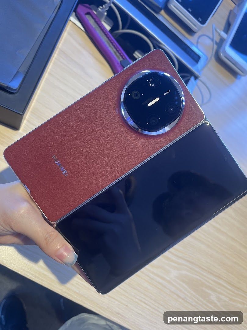 HUAWEI Foldable Phone Display