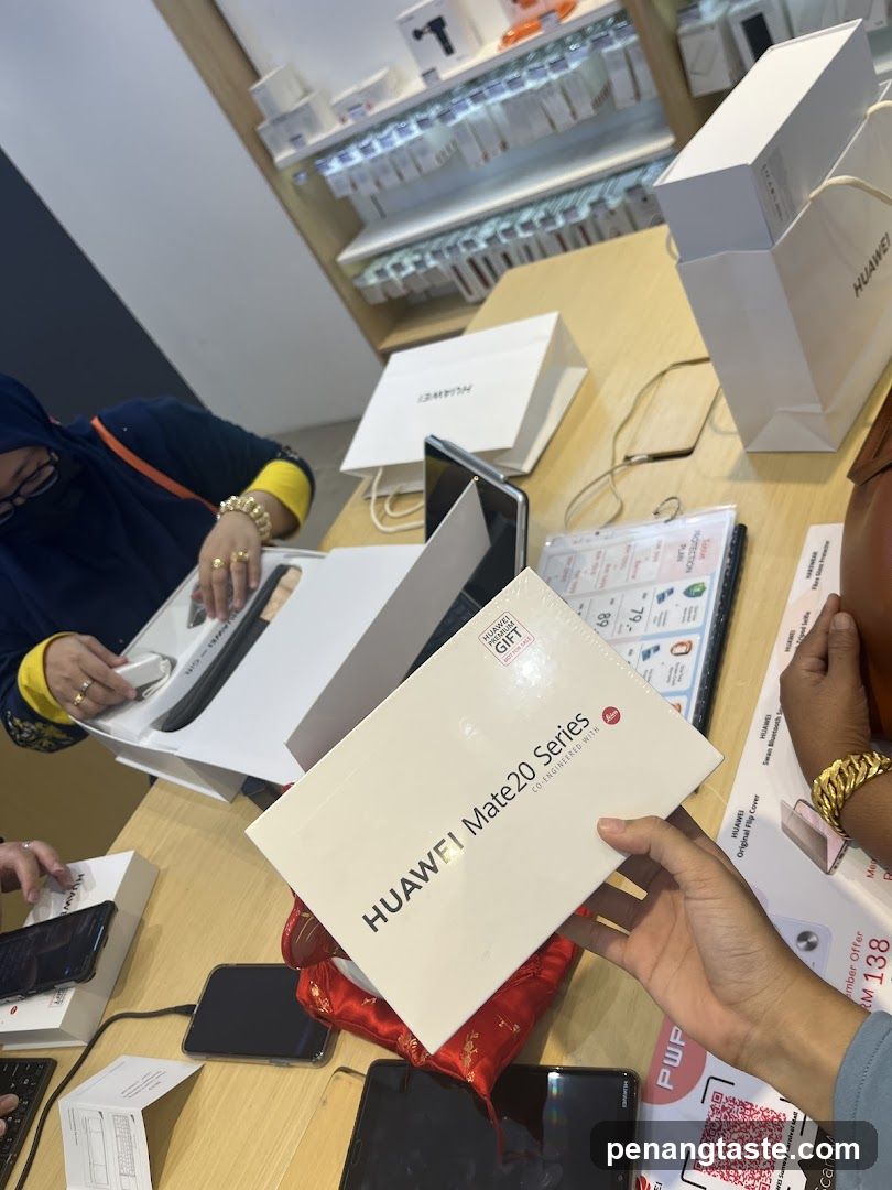 HUAWEI Store Interior