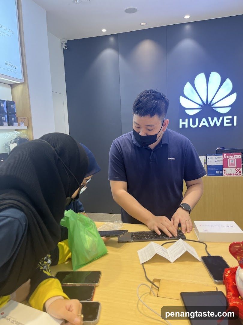 Huawei Store Interior