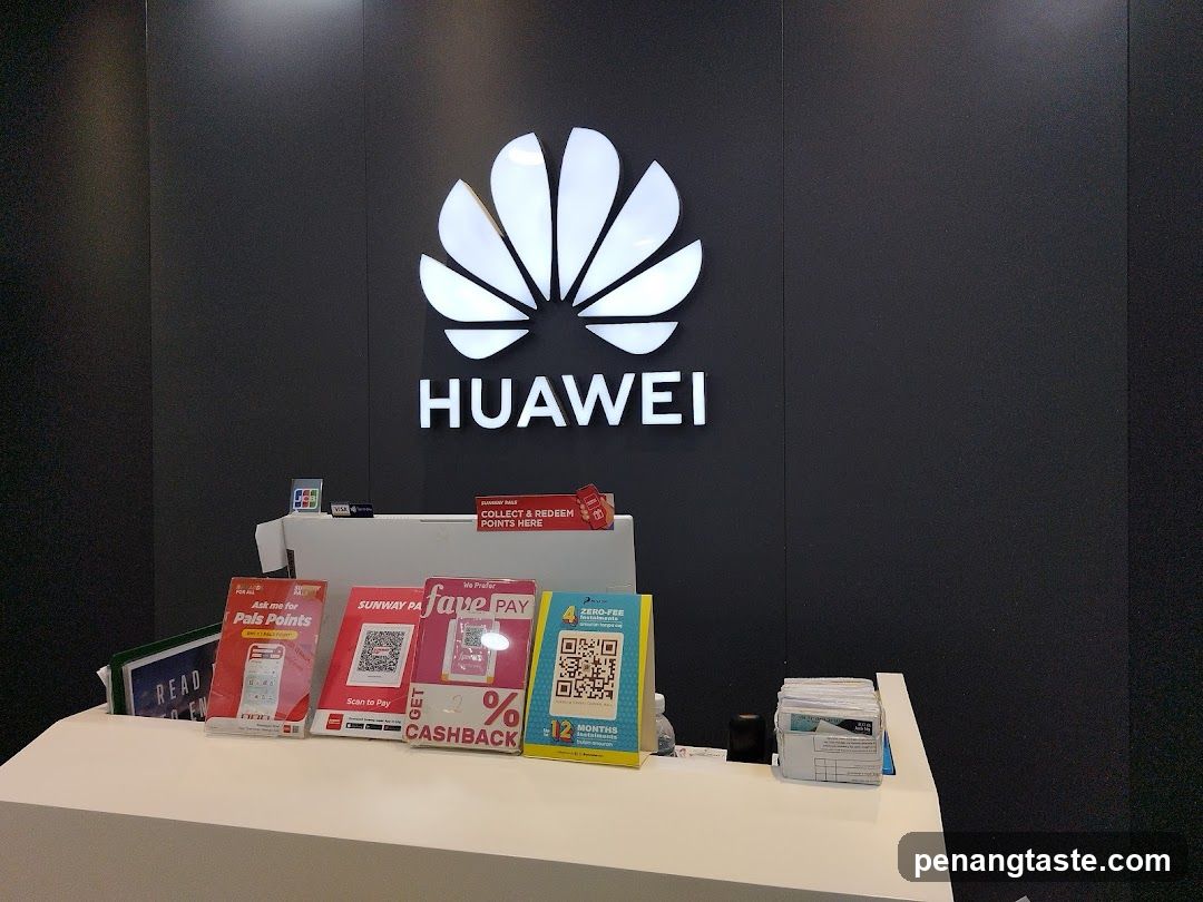Huawei Store Interior Display