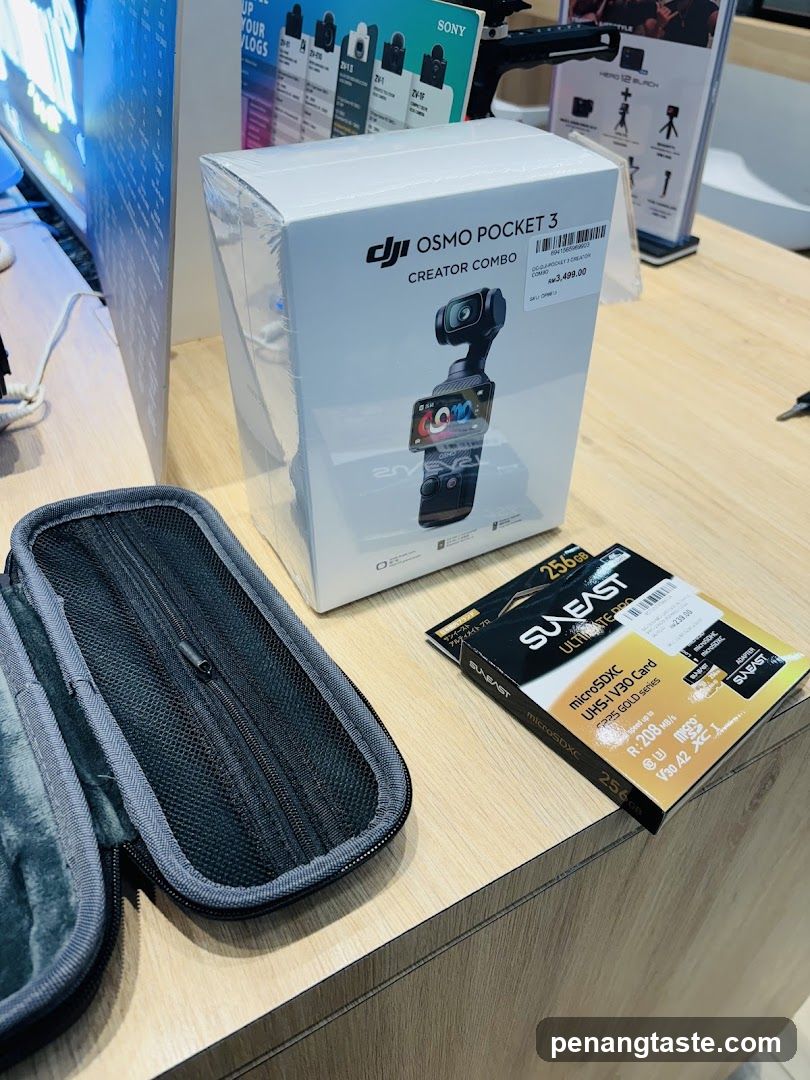 DJI Osmo Pocket 3 Creator Combo Display