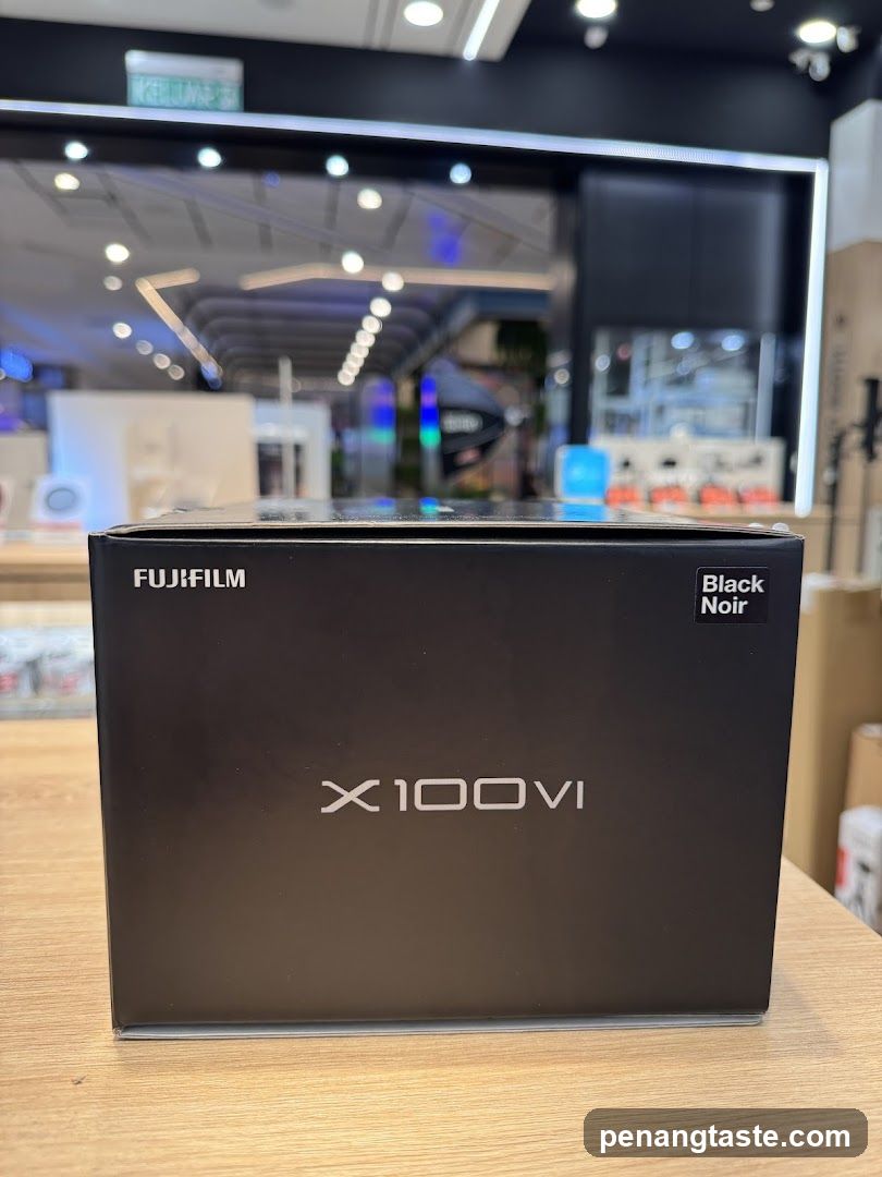 Fujifilm X100VI Box Display