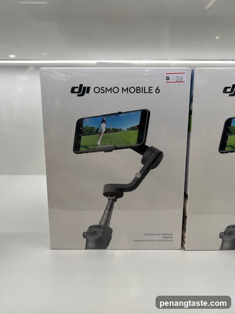 DJI Osmo Mobile 6 Box Display