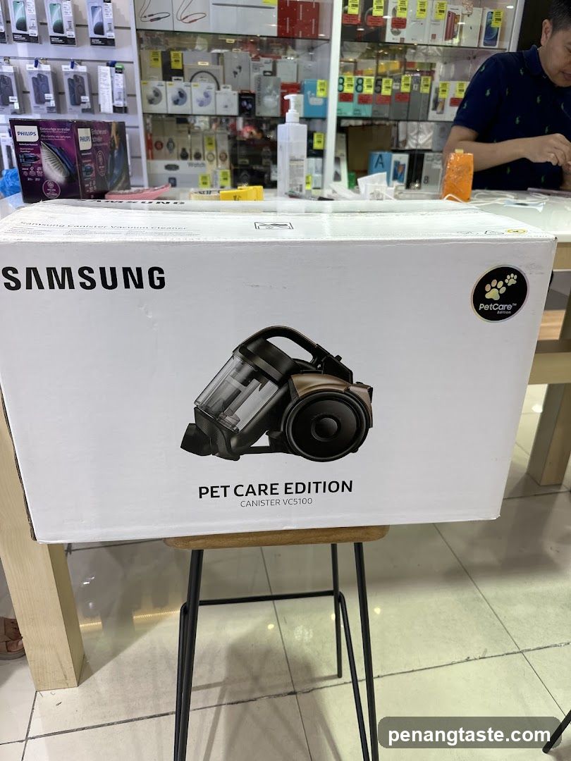 Samsung Pet Care Edition Vacuum Cleaner Box in Store