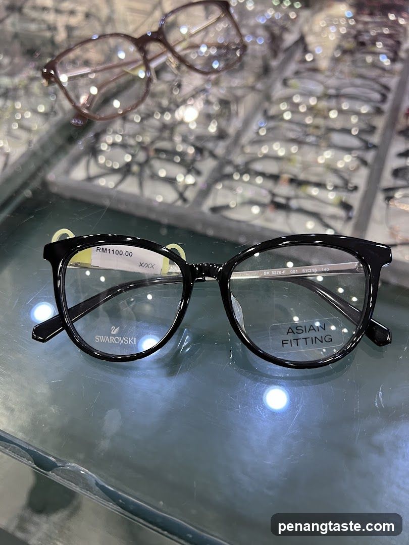 Eyeglasses Display