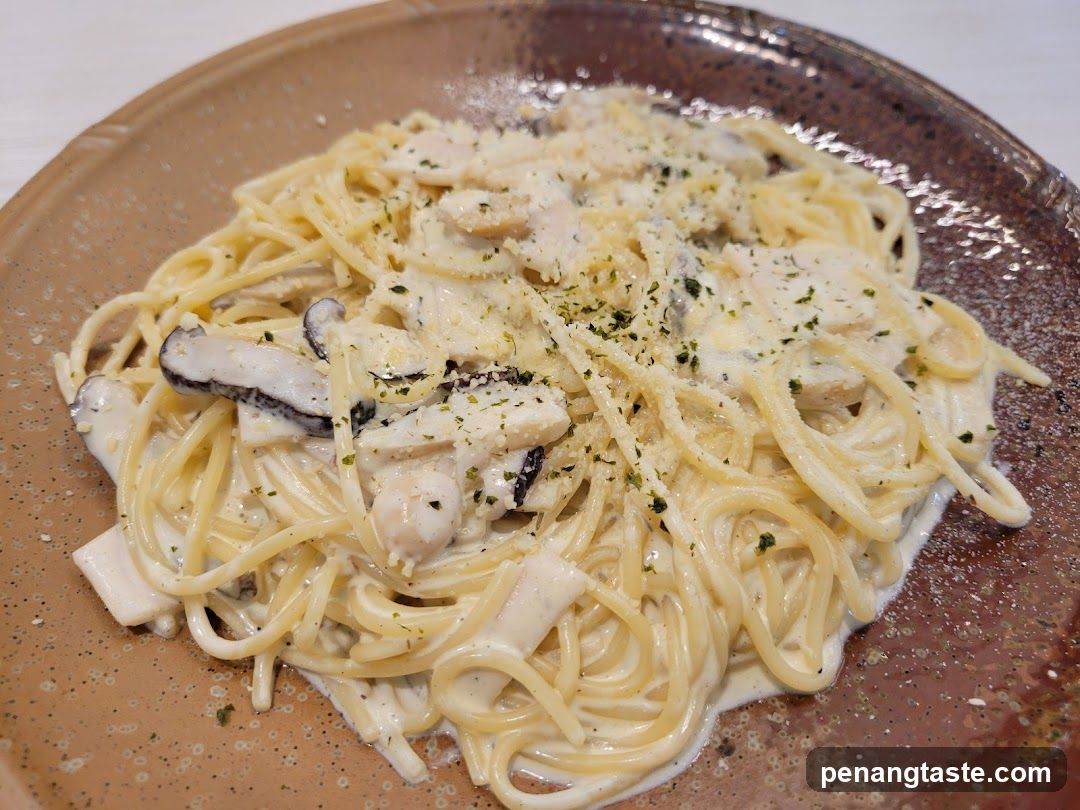 Creamy Pasta with Mushrooms and Chicken
