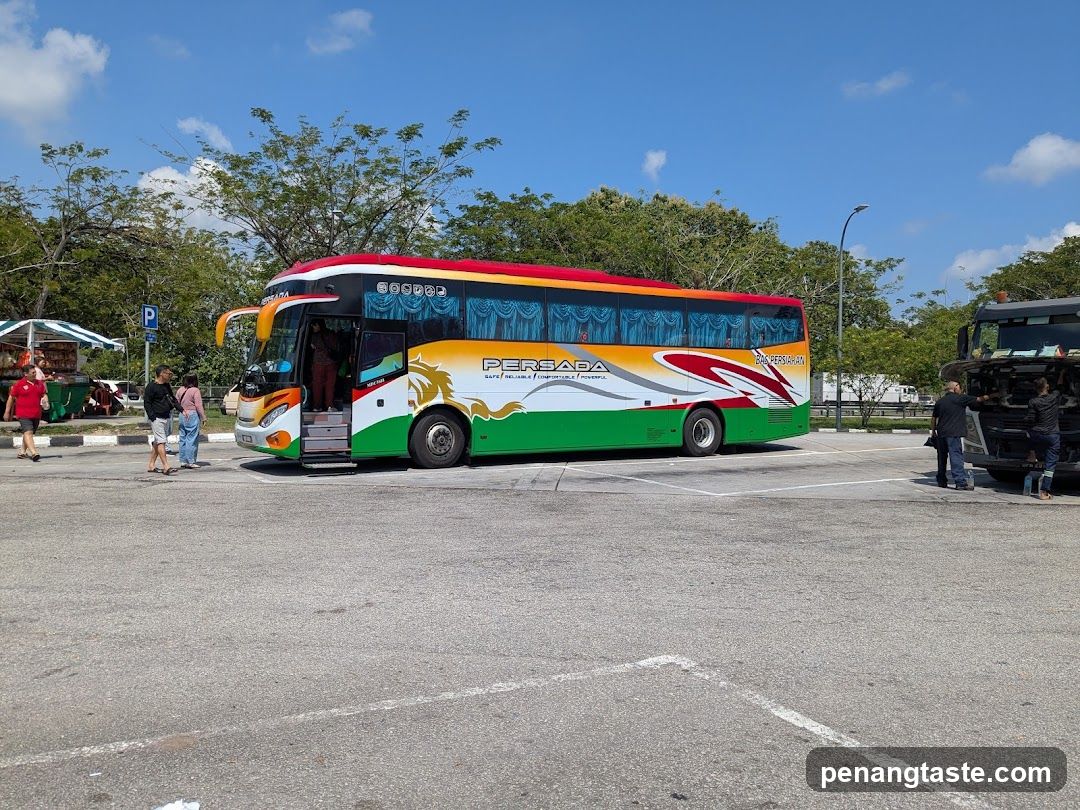 Persada Bus Exterior View