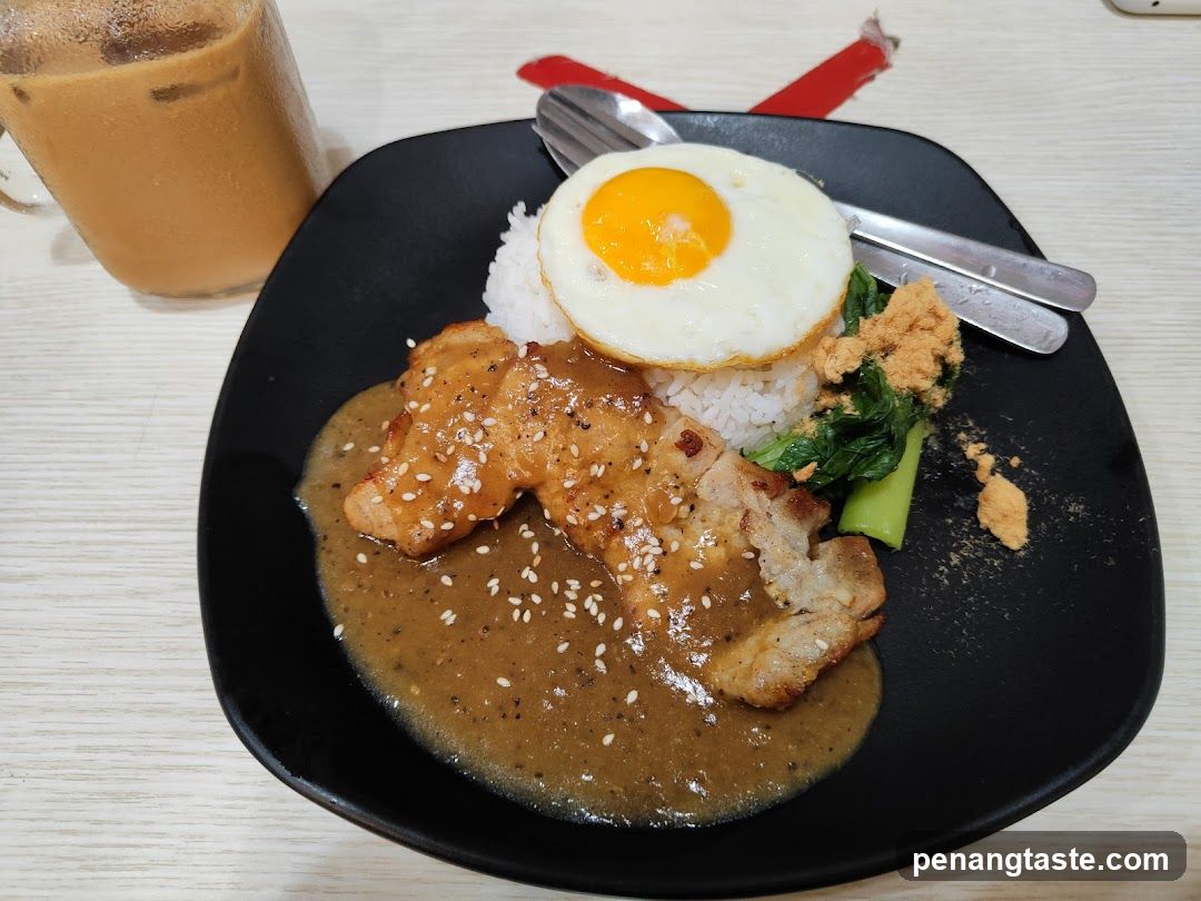 Chicken Rice with Fried Egg and Sauce