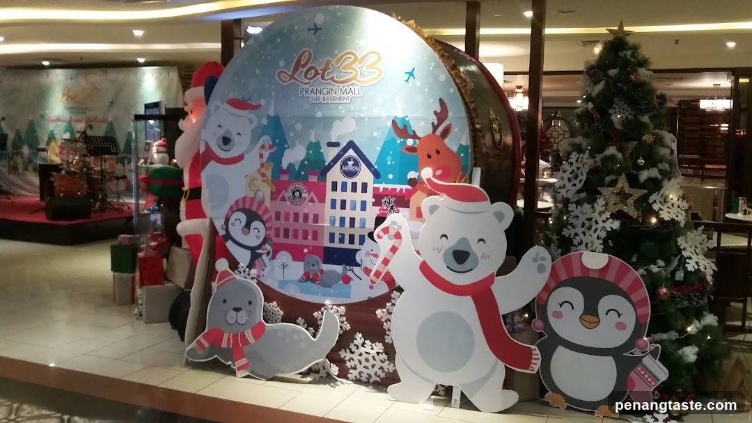 Christmas Display at Lot33 Phang Nam Mall
