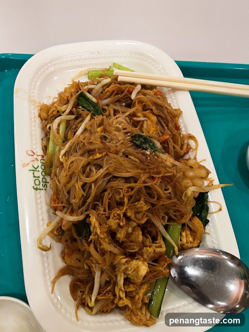 Fried Noodles with Vegetables and Egg