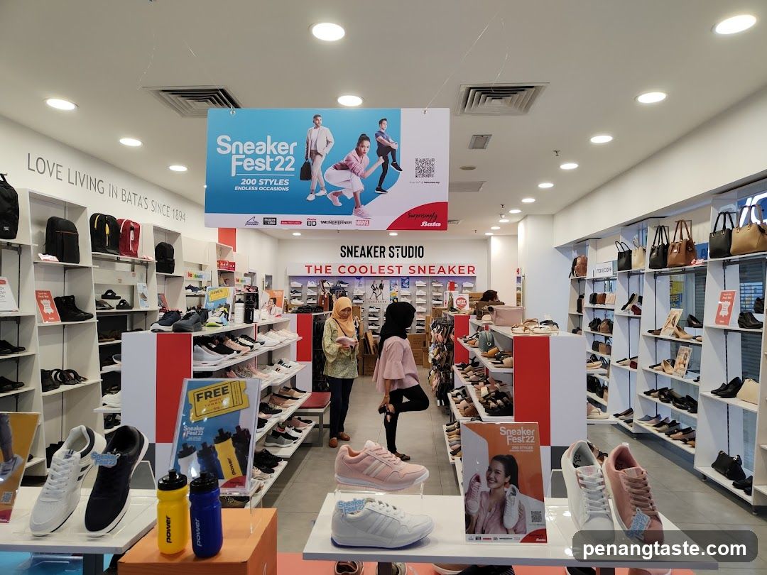 Sneaker Studio Interior