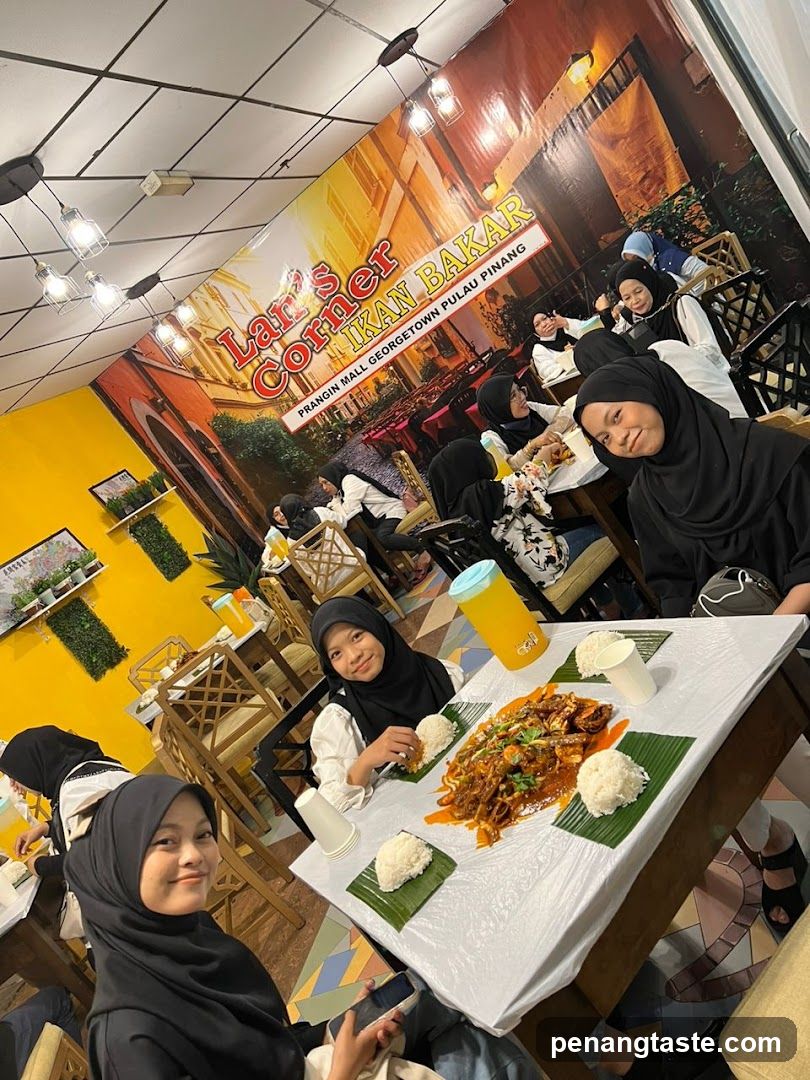 Lar's Corner Ikan Bakar Restaurant Interior