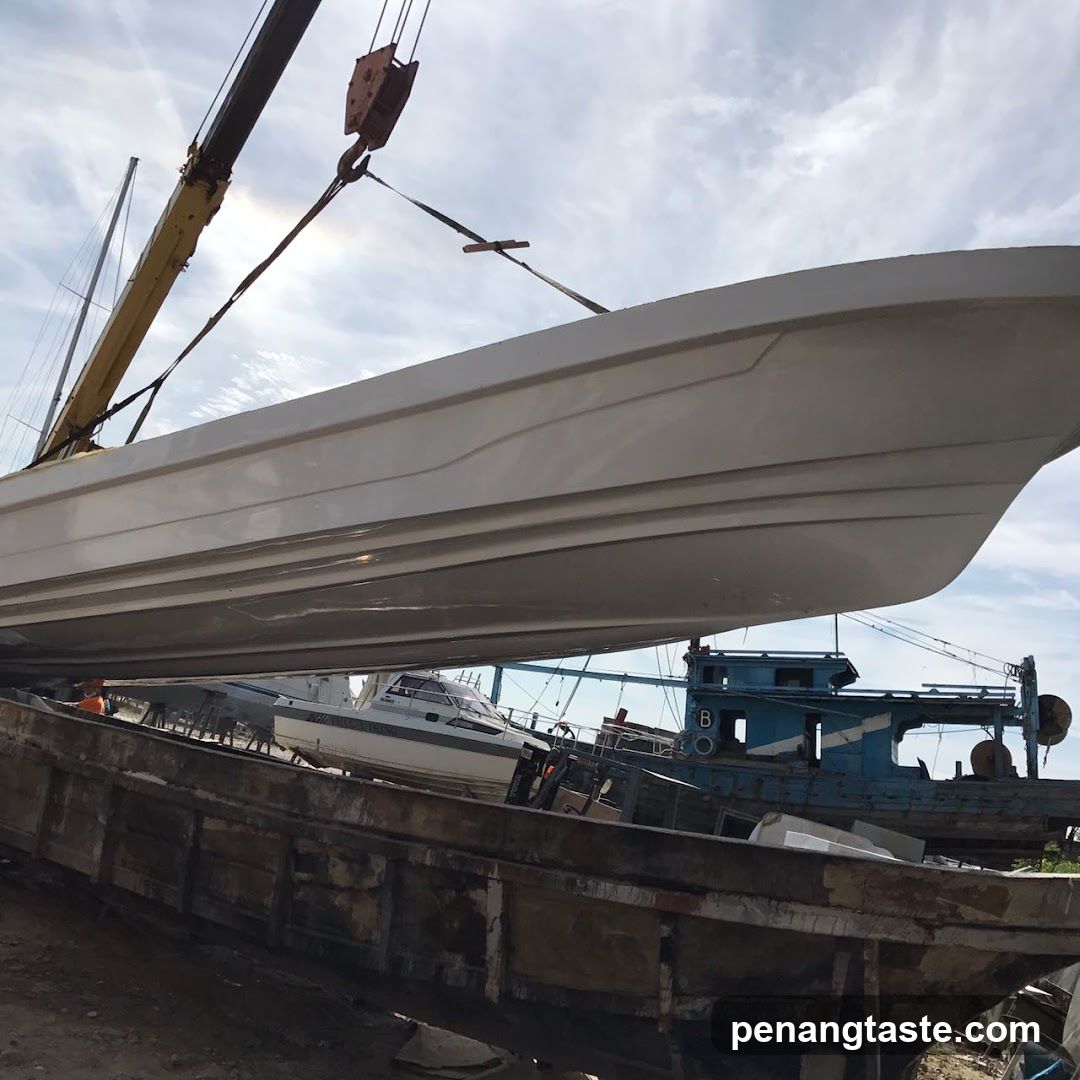 Boat Lifting Operation