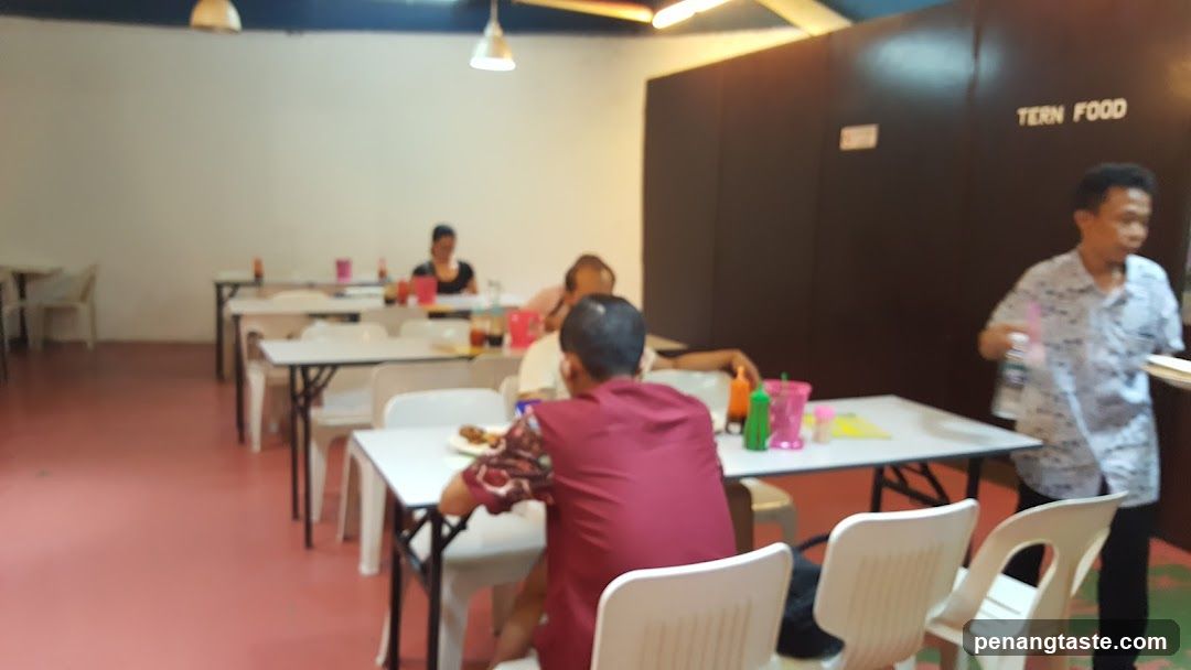 Diners at a casual eatery