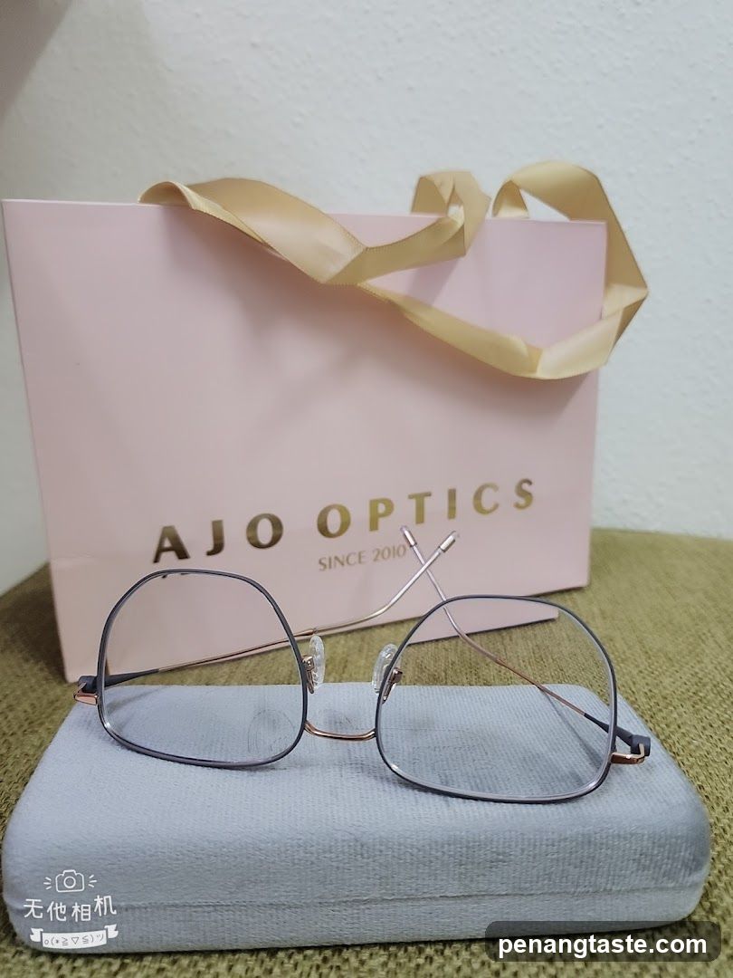 AJO OPTICS Glasses Display