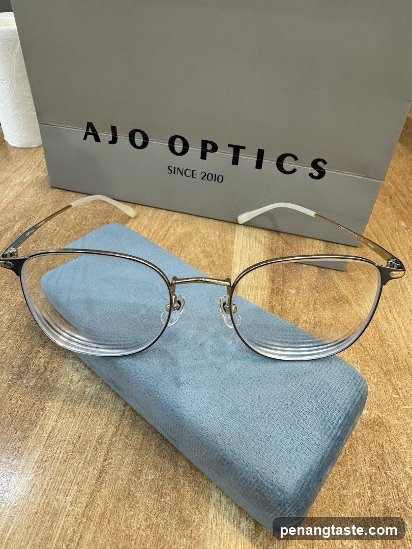 AJO OPTICS Glasses Display
