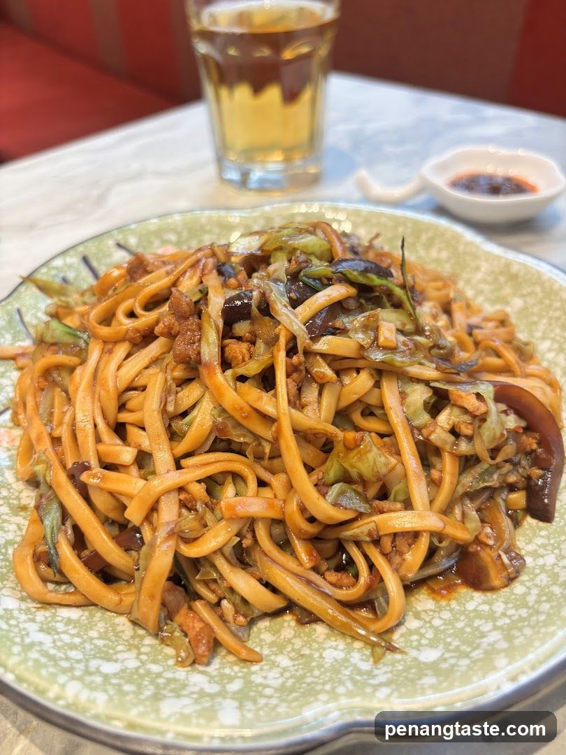 Stir-fried Noodles with Vegetables and Meat