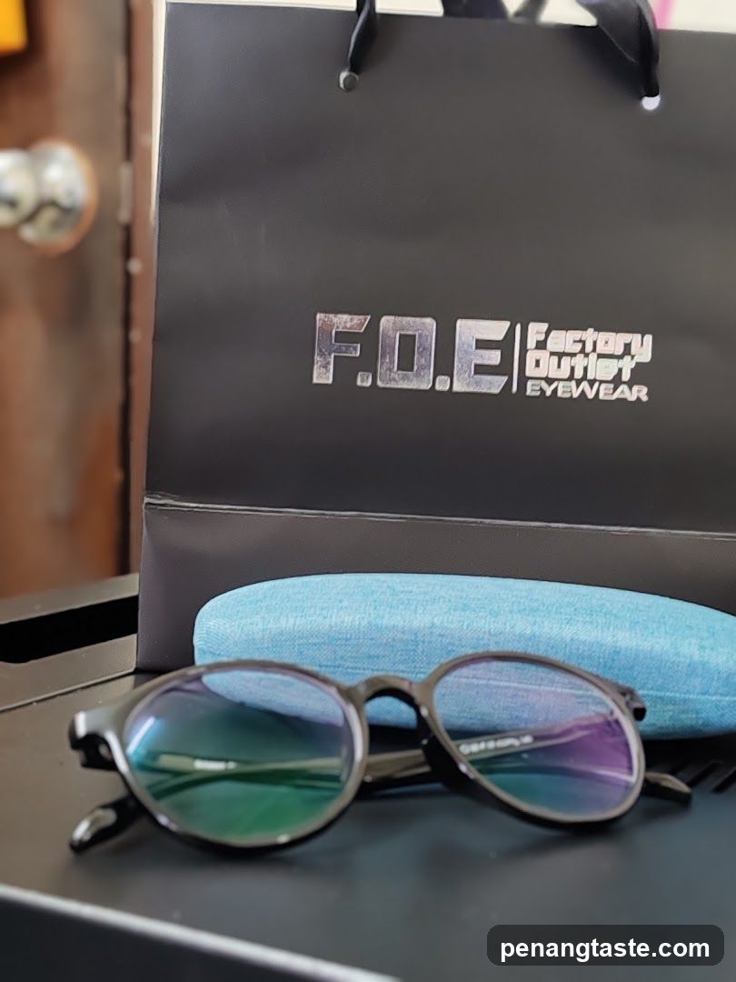 Eyewear Product Display with Shopping Bag