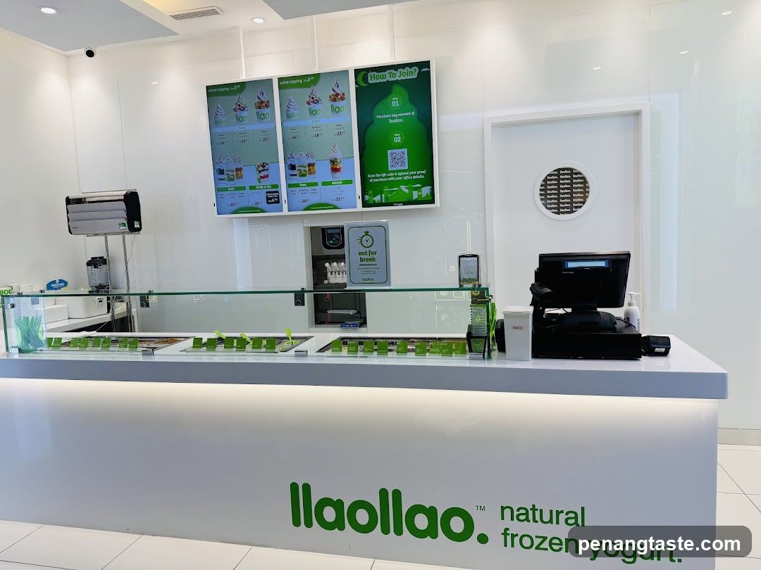 Laollao Frozen Yogurt Counter Interior