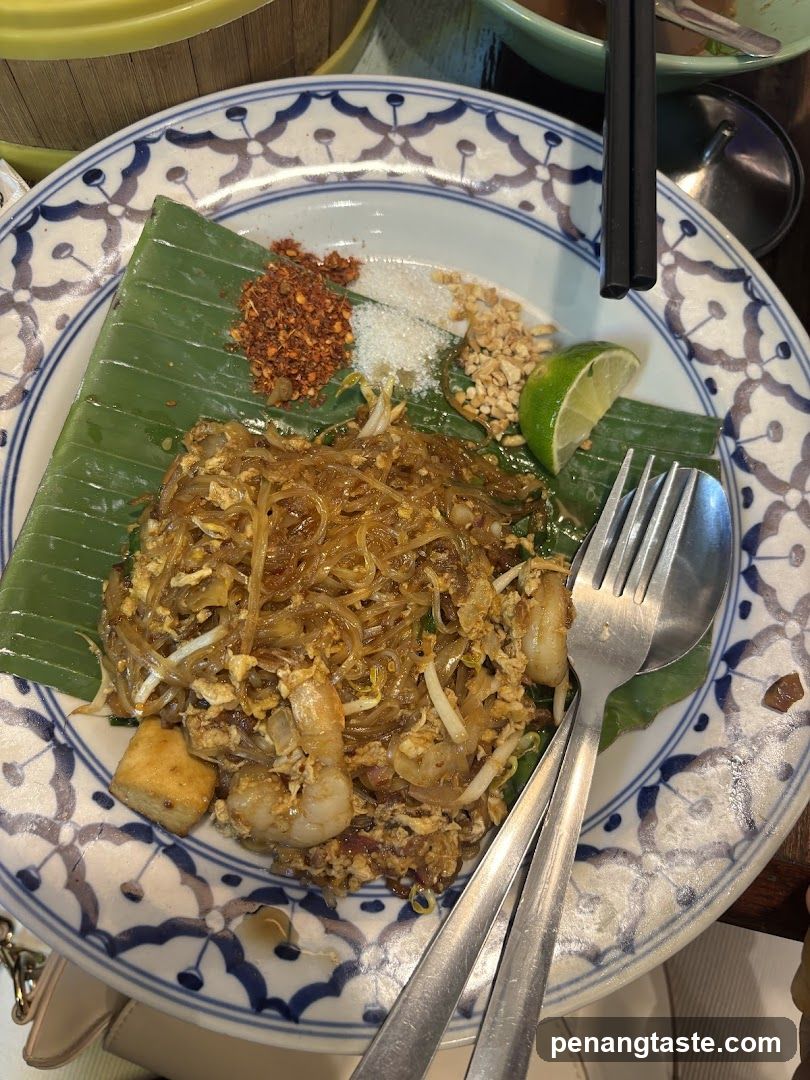 Pad Thai with Garnishes